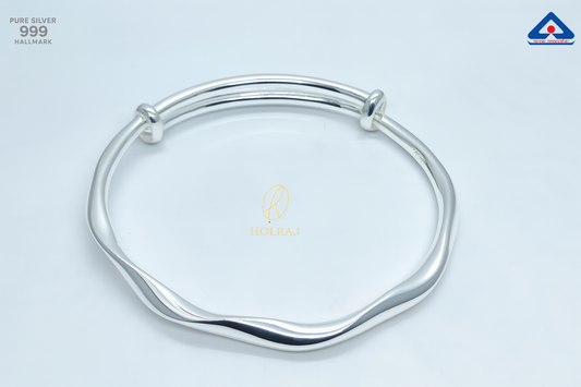 999 Silver women's bracelet on a light blue background with a visible brand logo by Holraj.